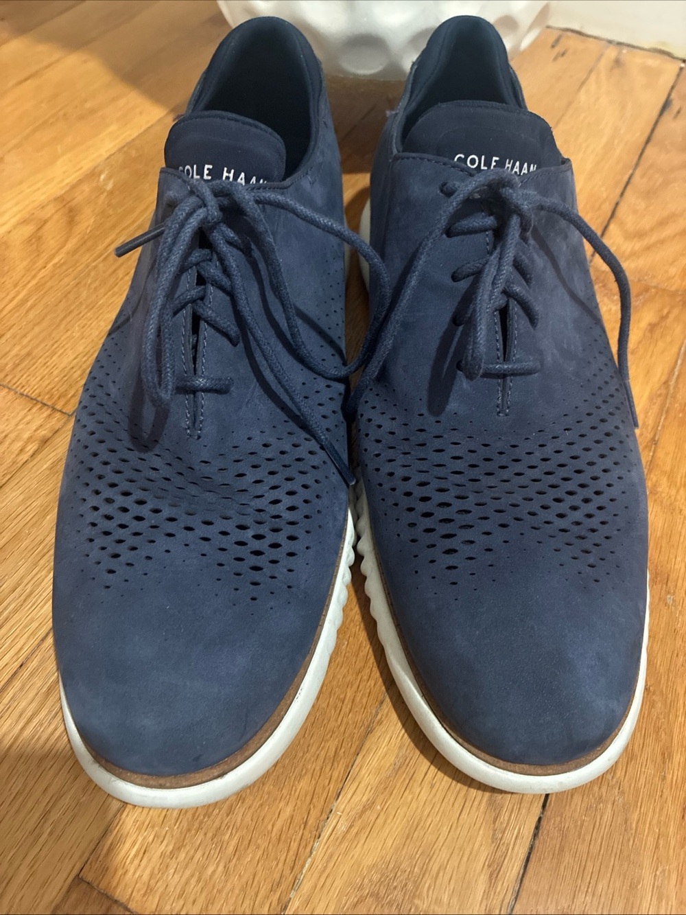 Cole Haan 2.ZERØGRAND Laser Men’s Sz 10.5 Wingtip Oxford Perforated Nubuck C2580